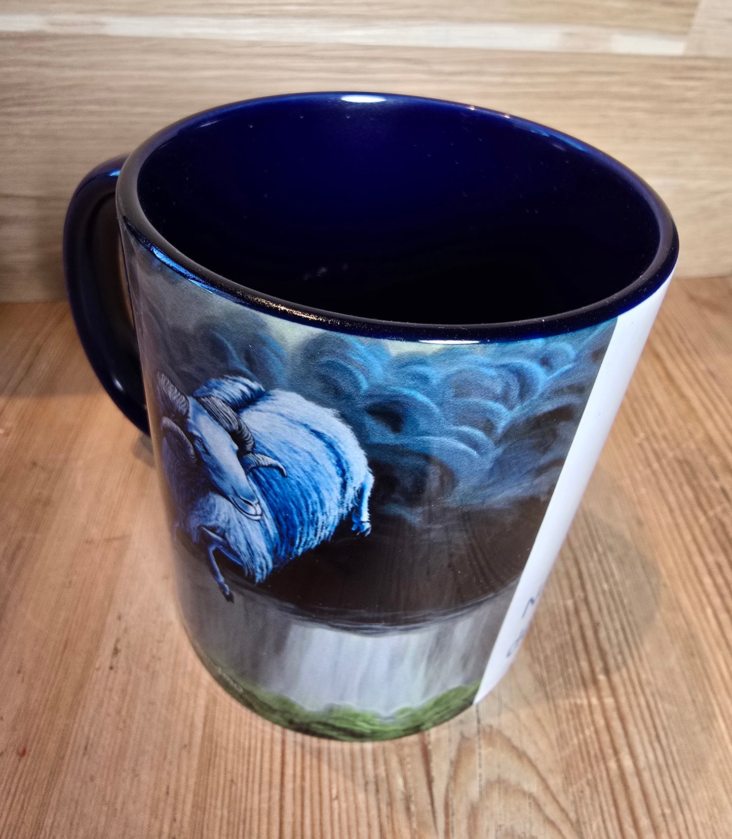 Kunstkopp - Nå Kommer Det Regnvær (325 ml, Mørk Blå)