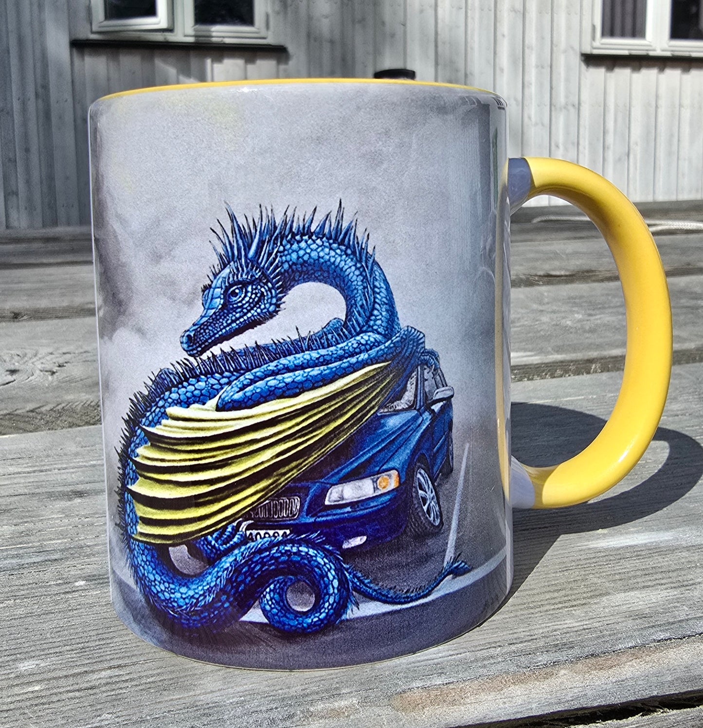 Kunstkopp 'Flat Volvo' - Gul med Dragemotiv