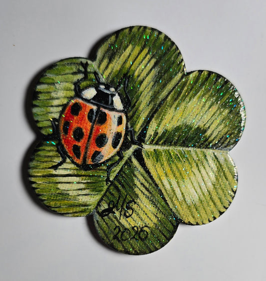 Håndmalt minilerret med marihøne på kløver,Blomsterform -7,5 cm