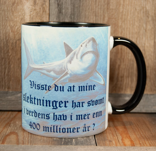 Kopp med kunst - Hvithai (Svart)